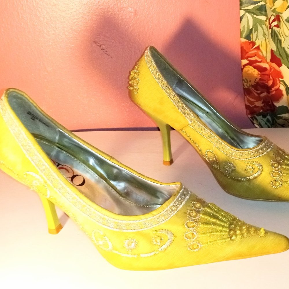 OLIVE GREEN BEADED DESIGN WOMEN SHOES WITH 3 1/2" INCH HEELS SIZE 7 1/2 NARROW